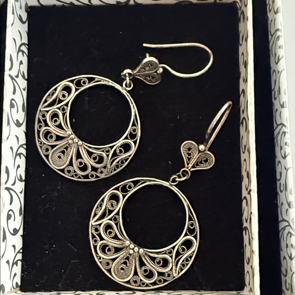Elegant Silver Filigree Earrings